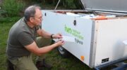 Nieuwe materialenaanhangwagen beplakt met logo IVN Nijkerk