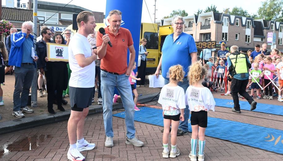 Kleine hardlopers met een groot hart: Haley (5) en Senna (5) uit Hoevelaken rennen voor hun zieke oo