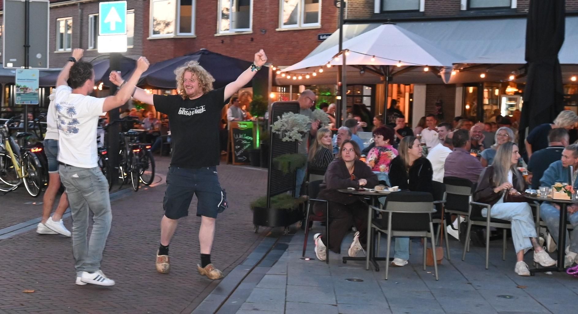 ‘Nijkerk Live’: Geen stoeltje meer vrij op bomvol Plein