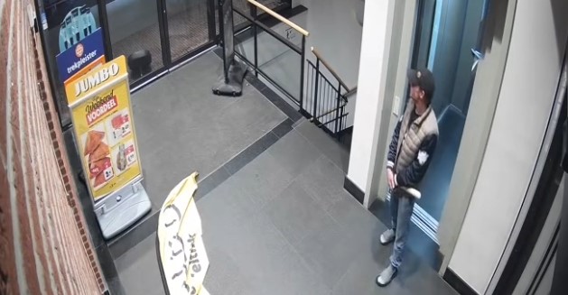 Man doet poging tot inbraak bij winkelcentrum Oosterpoort in Nijkerk