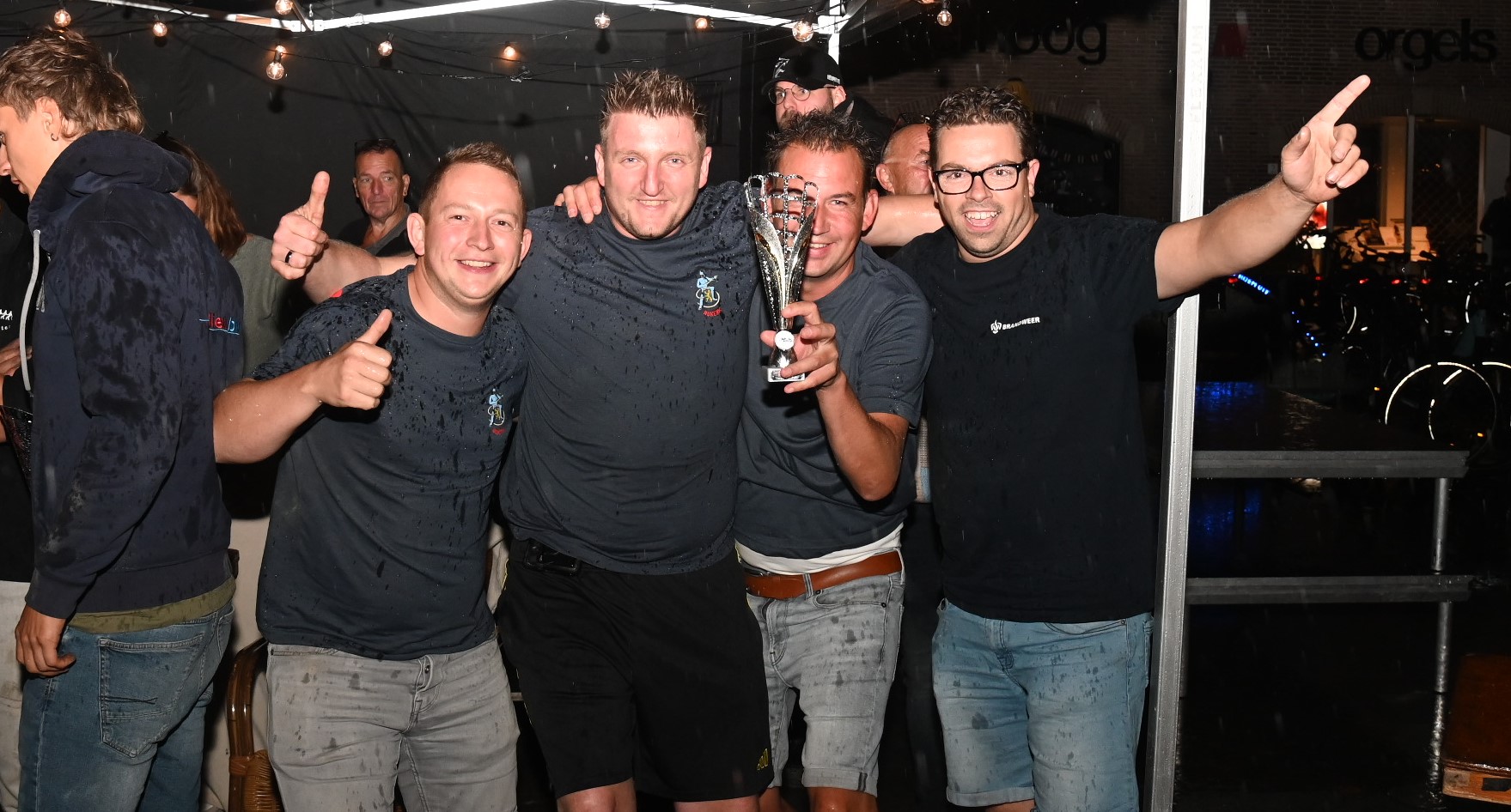 Trekhengsten winnen touwtrekken, brandweer Nijkerk is het sportiefst