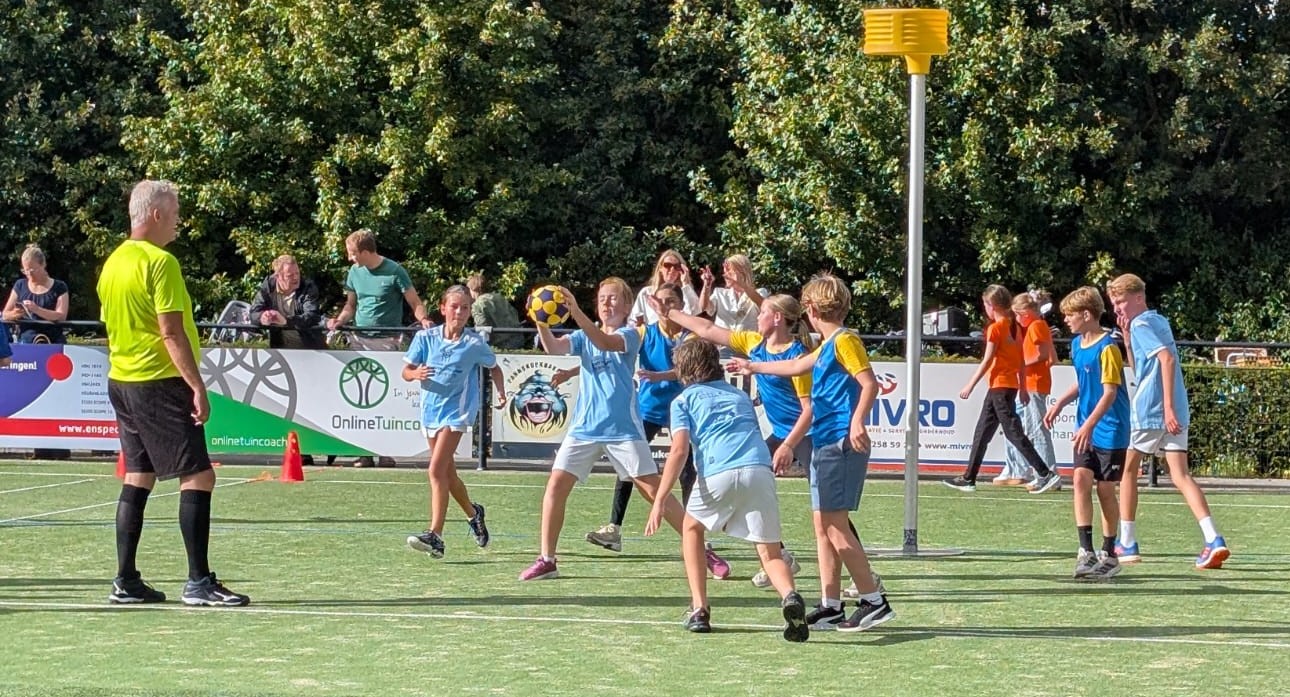Clinic en schoolkorfbaltoernooi in Hoevelaken