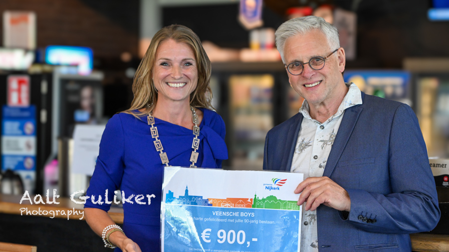 Burgemeester roemt ‘sterk kloppend blauw hart’ van Veensche Boys