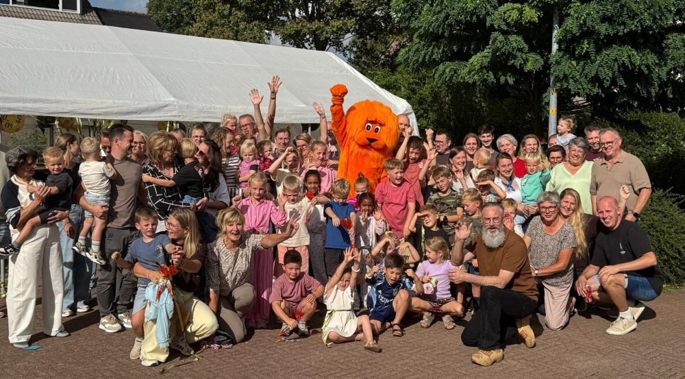 Burgemeester Hoekstrastraat in Nijkerk viert 40-jarig jubileum met groot straatfeest