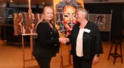 Wethouder Van den Nieuwendijk geeft startsein Kunstroute Hoevelaken