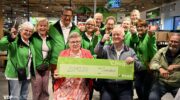 Inzamelingsactie bij PLUS in Nijkerk: verenigingen ontvangen mooie cheques