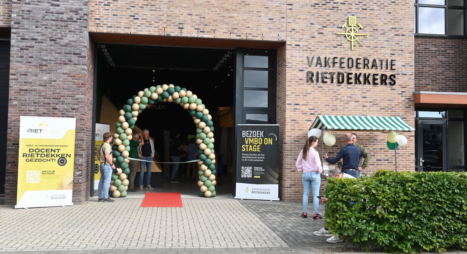 Eeuwfeest Vakfederatie Rietdekkers gevierd in Nijkerk met opening trainingscentrum