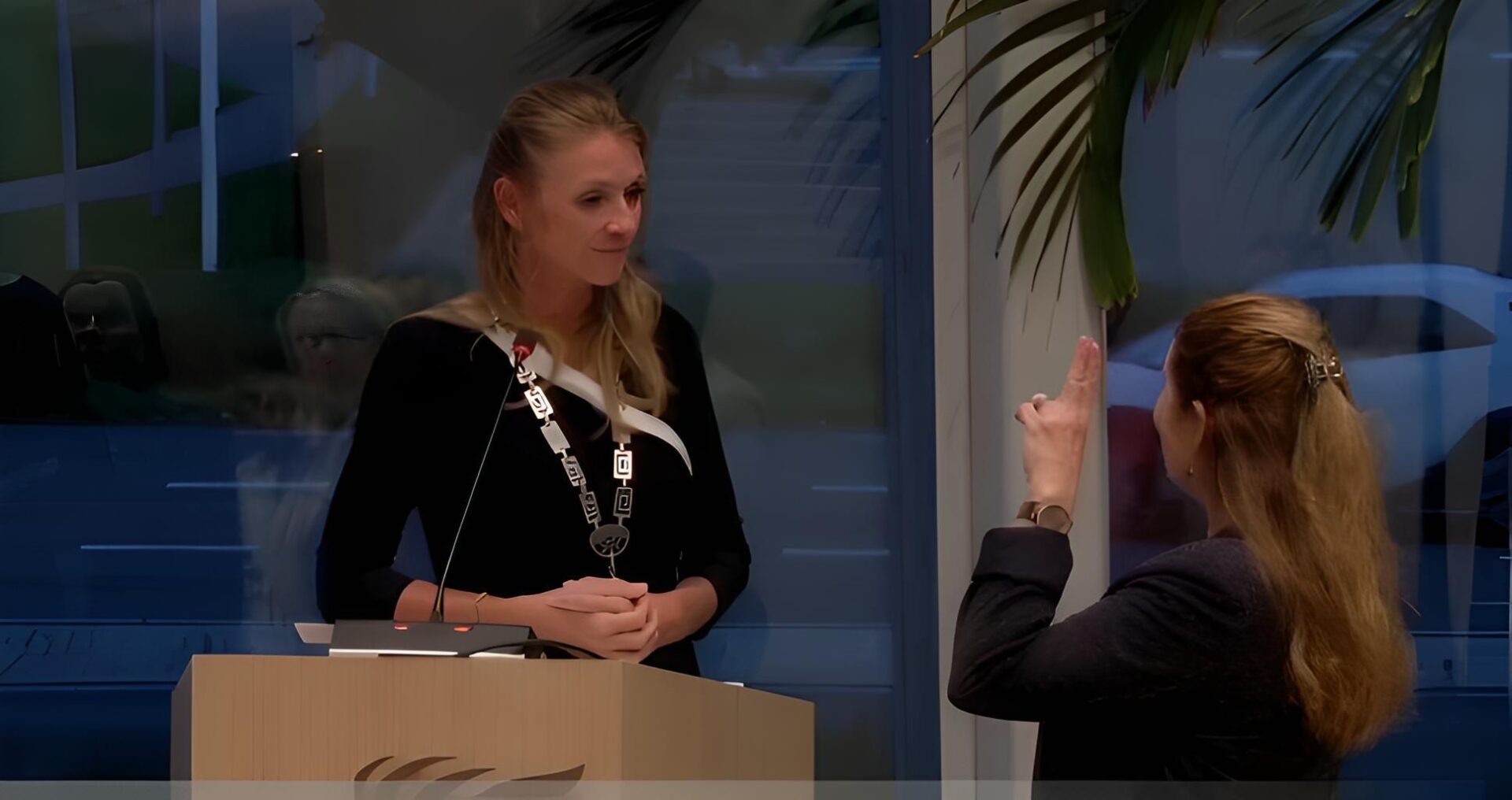 Scarlett van Es geïnstalleerd als nieuw raadslid in gemeente Nijkerk