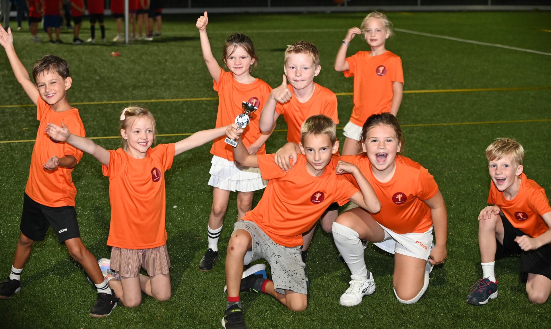 Start van schoolkorfbaltoernooi in Nijkerk