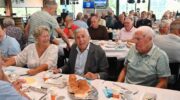 Mister Ajax Sjaak Swart schuift aan bij ontbijt 90-jarig jubileum Veensche Boys
