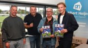 Vernieuwde presentatiegids Veensche Boys feestelijk uitgereikt