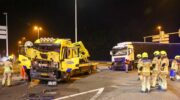 Bergingswagen geramd door vrachtwagen