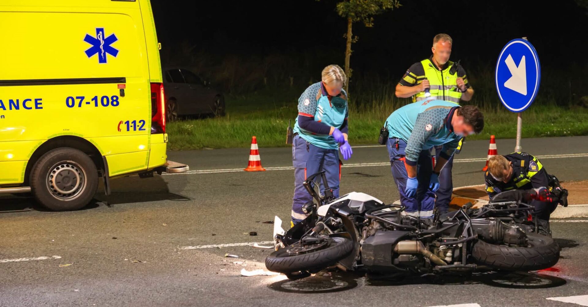 Motorrijder in botsing met auto op Zelderseweg