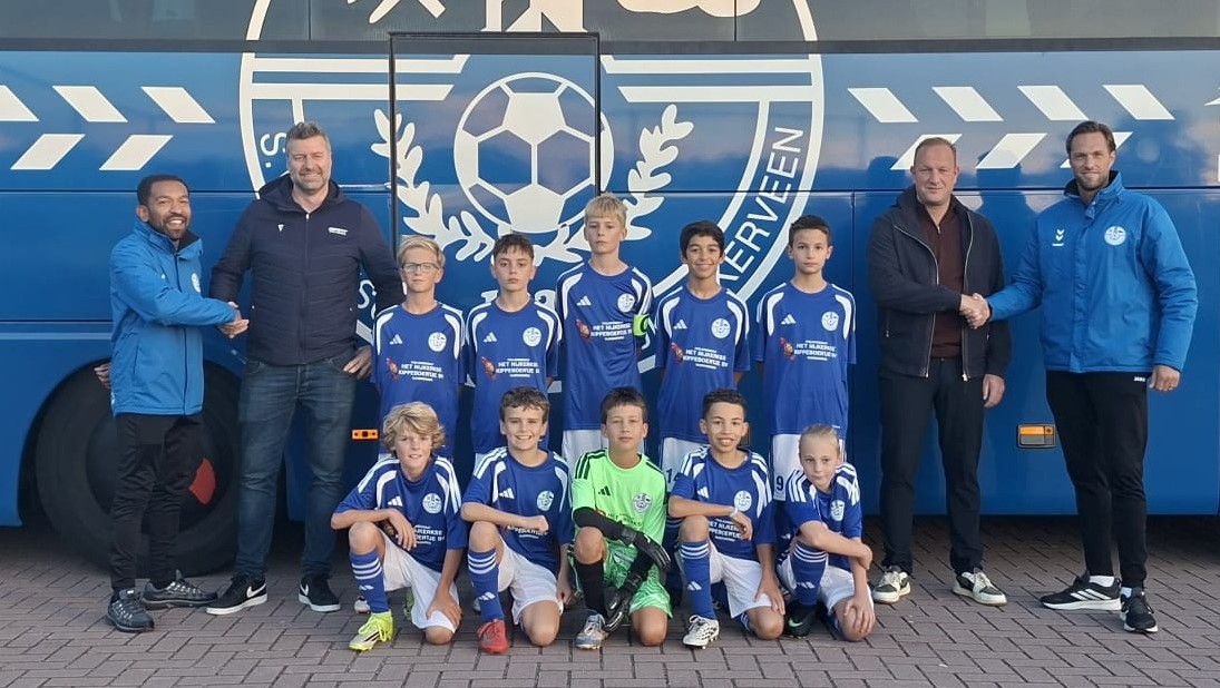 Veensche Boys JO12-1 in het nieuw door Nijkerkse Kippenboertje en Giant Store