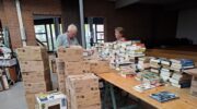 Bazaar in de Kruiskerk in opbouw