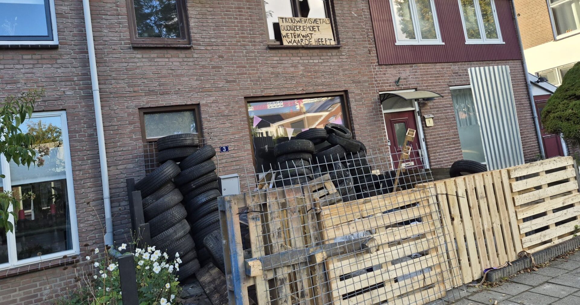 Pasgetrouwd stel in Nijkerk vindt eigen woning veranderd in bouwplaats