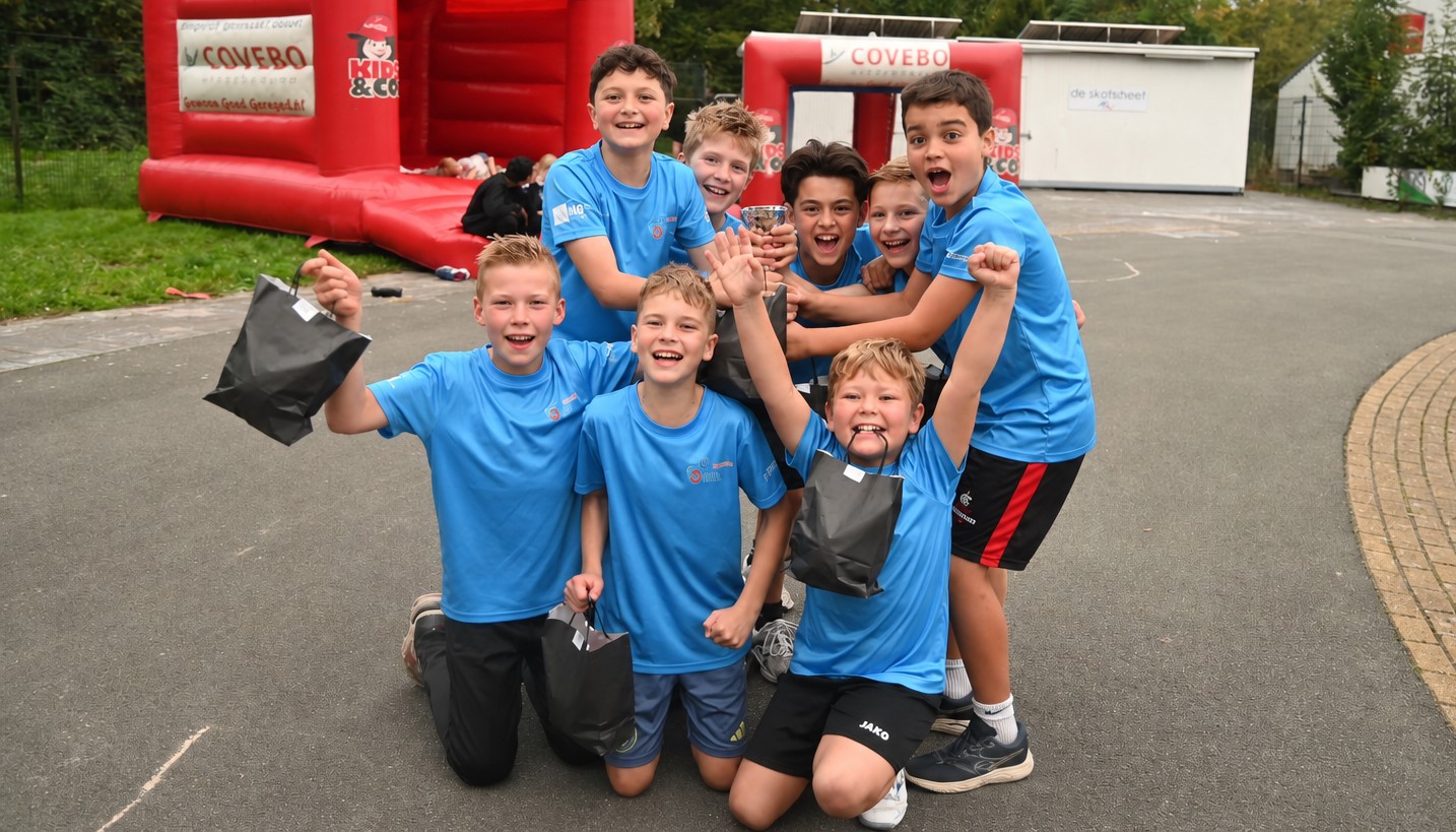 Foto’s en prijsuitreiking schoolhandbaltoernooi 2026 Nijkerk