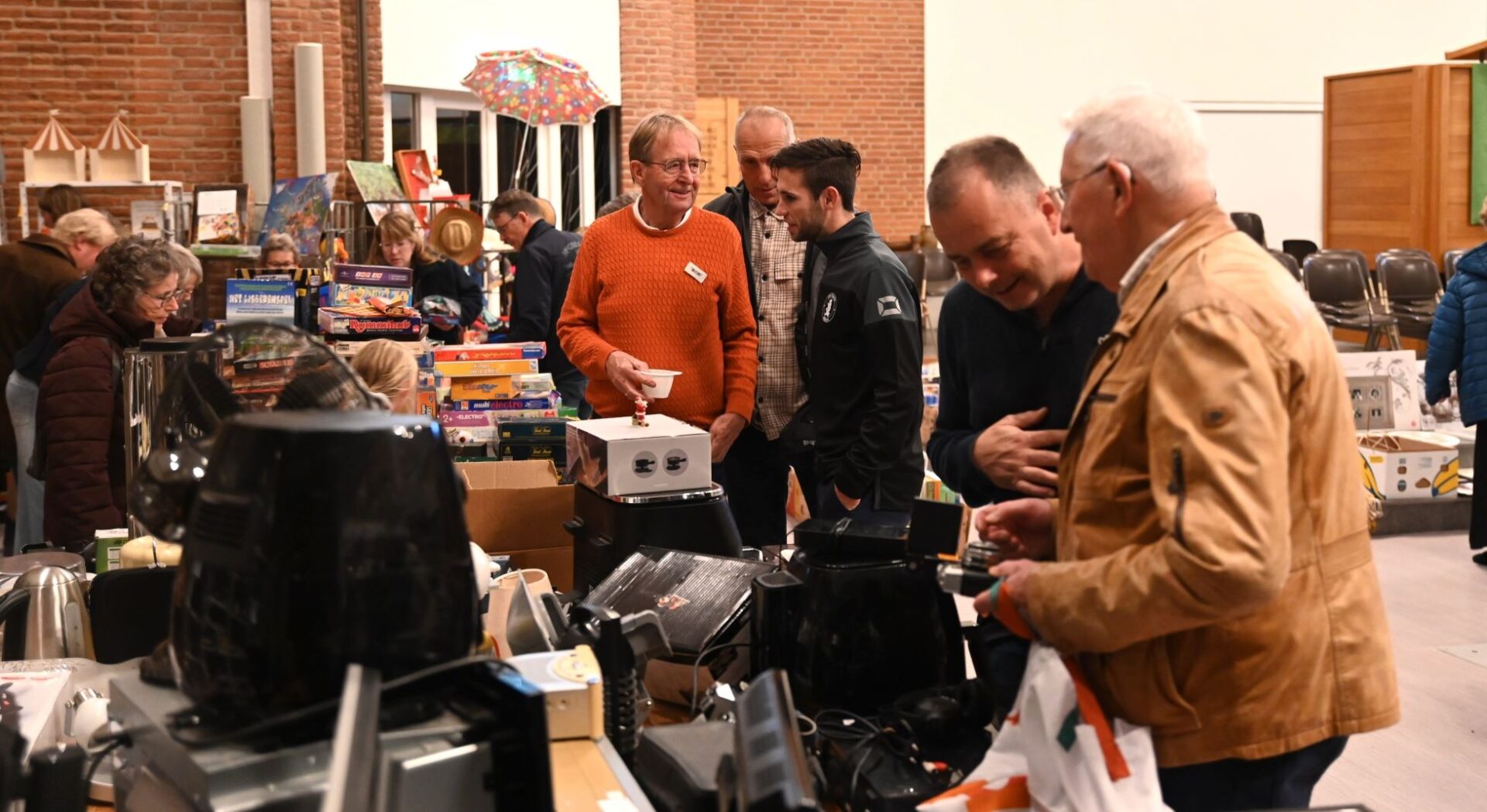 Jaarlijkse bazaar Kruiskerk Nijkerk sfeervol van start