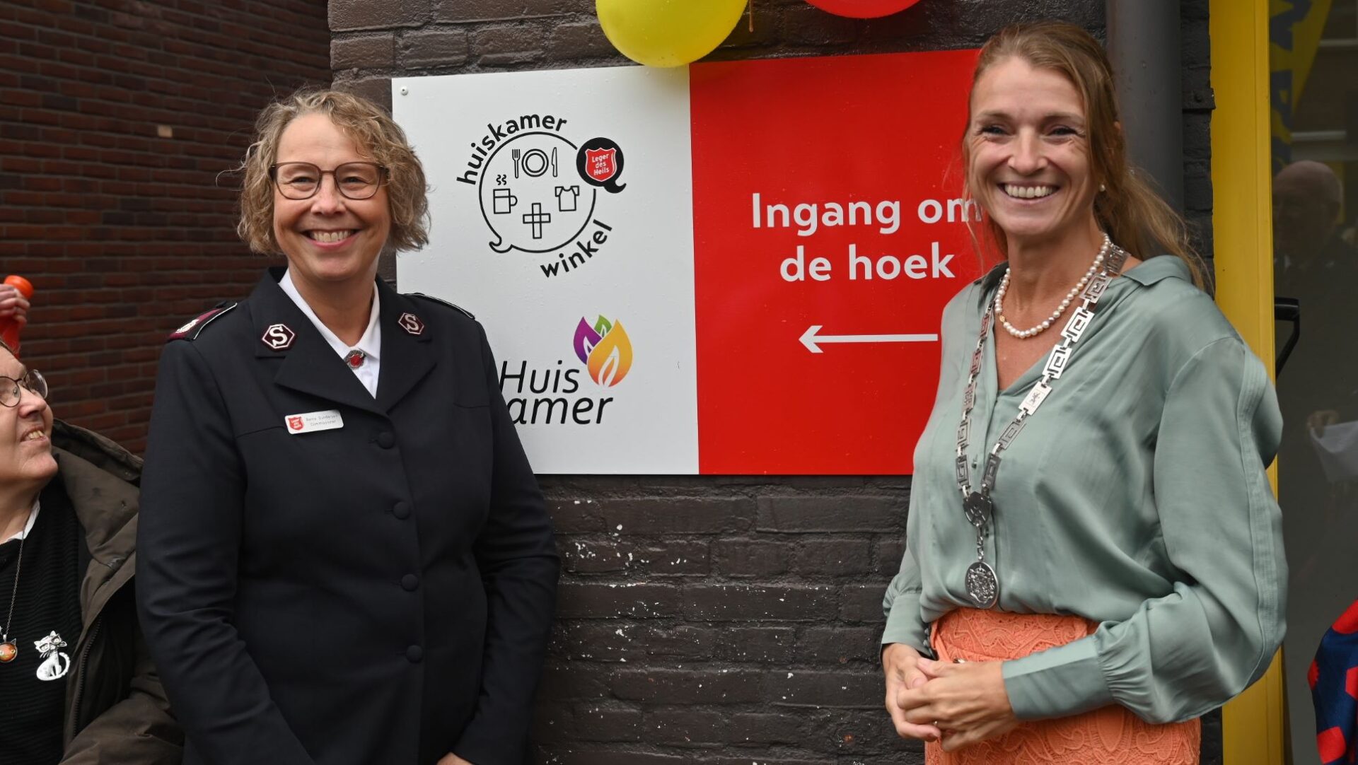 Burgemeester Tinet de Jonge opent vernieuwde ‘Huiskamer Nijkerk’