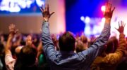 Tweede landelijke Mozaiek BRO Worship Night voor mannen in sporthal Corlaer in Nijkerk