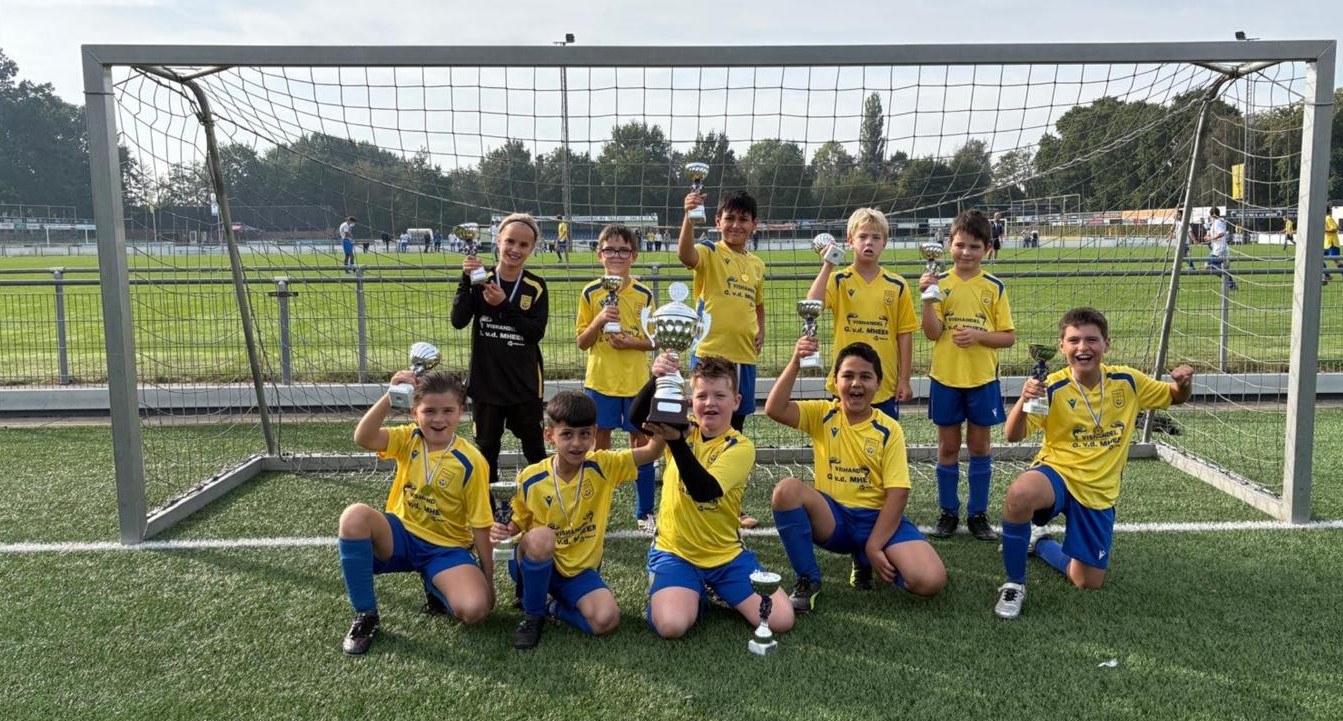 Dubbel kampioensfeest bij NSC Nijkerk: O10-1 en O17-1 ongeslagen naar de titel