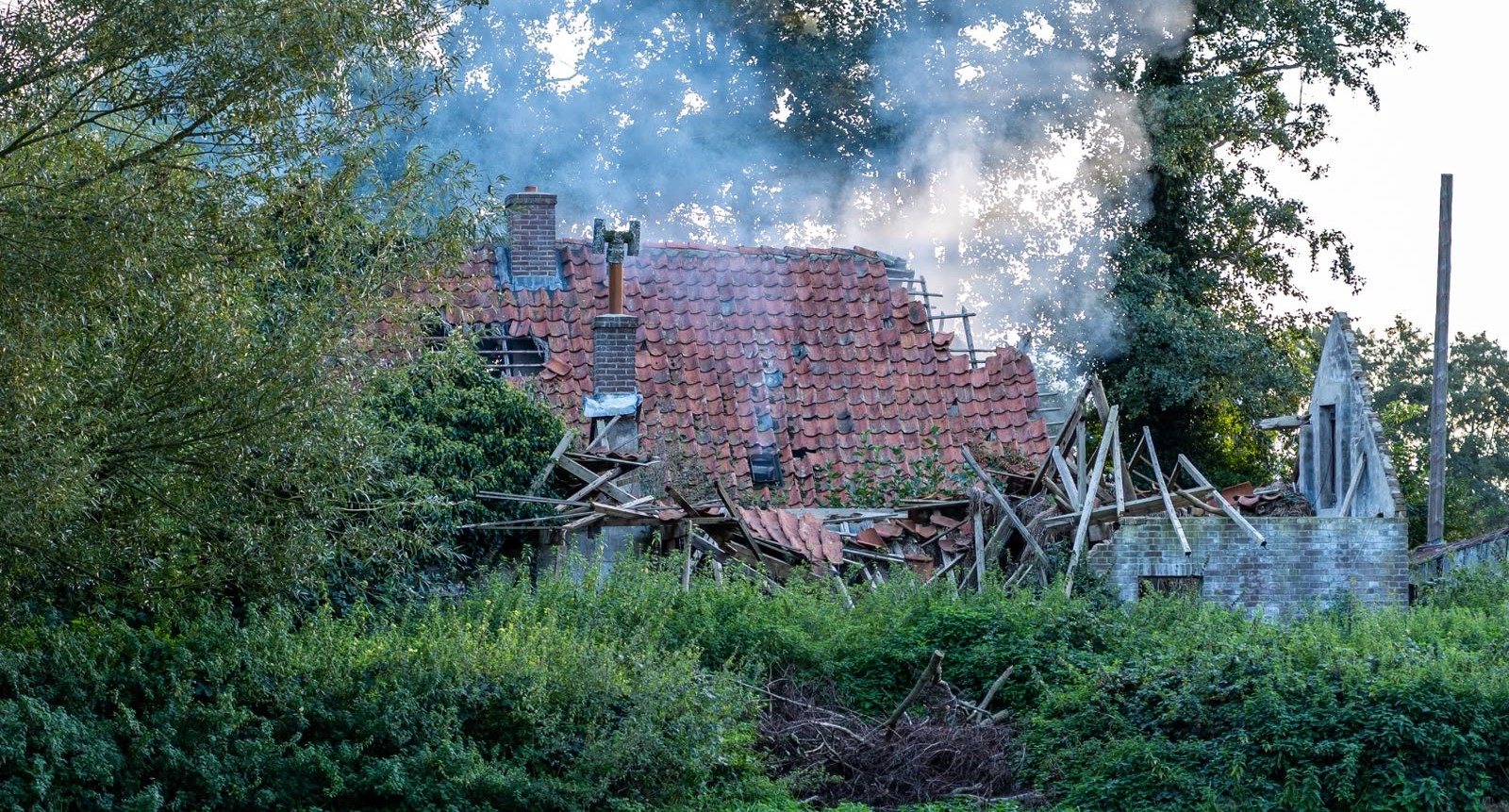 Brand in leegstaand slooppand aan de Palissaden in Nijkerk