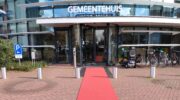 Eerste huwelijk voltrokken in vernieuwde raadszaal Nijkerk