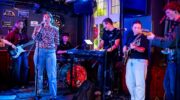 Boerenrockband An Gort zorgt in Xero Nijkerk voor muziek en gezelligheid