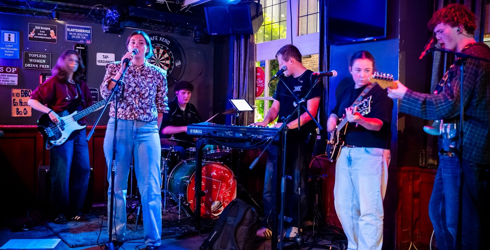 Boerenrockband An Gort zorgt in Xero Nijkerk voor muziek en gezelligheid